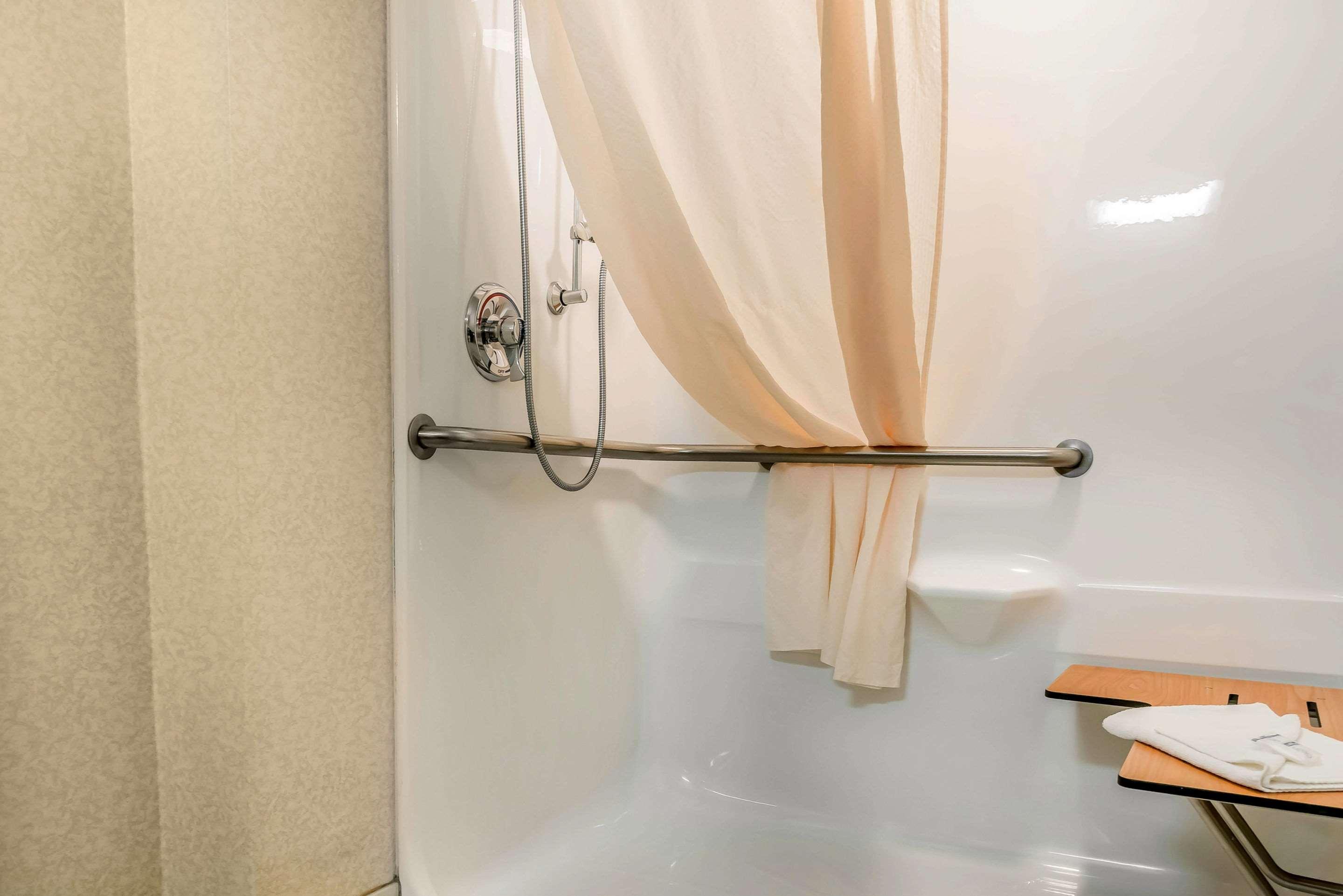 Rodeway Inn & Suites Tomahawk Ngoại thất bức ảnh