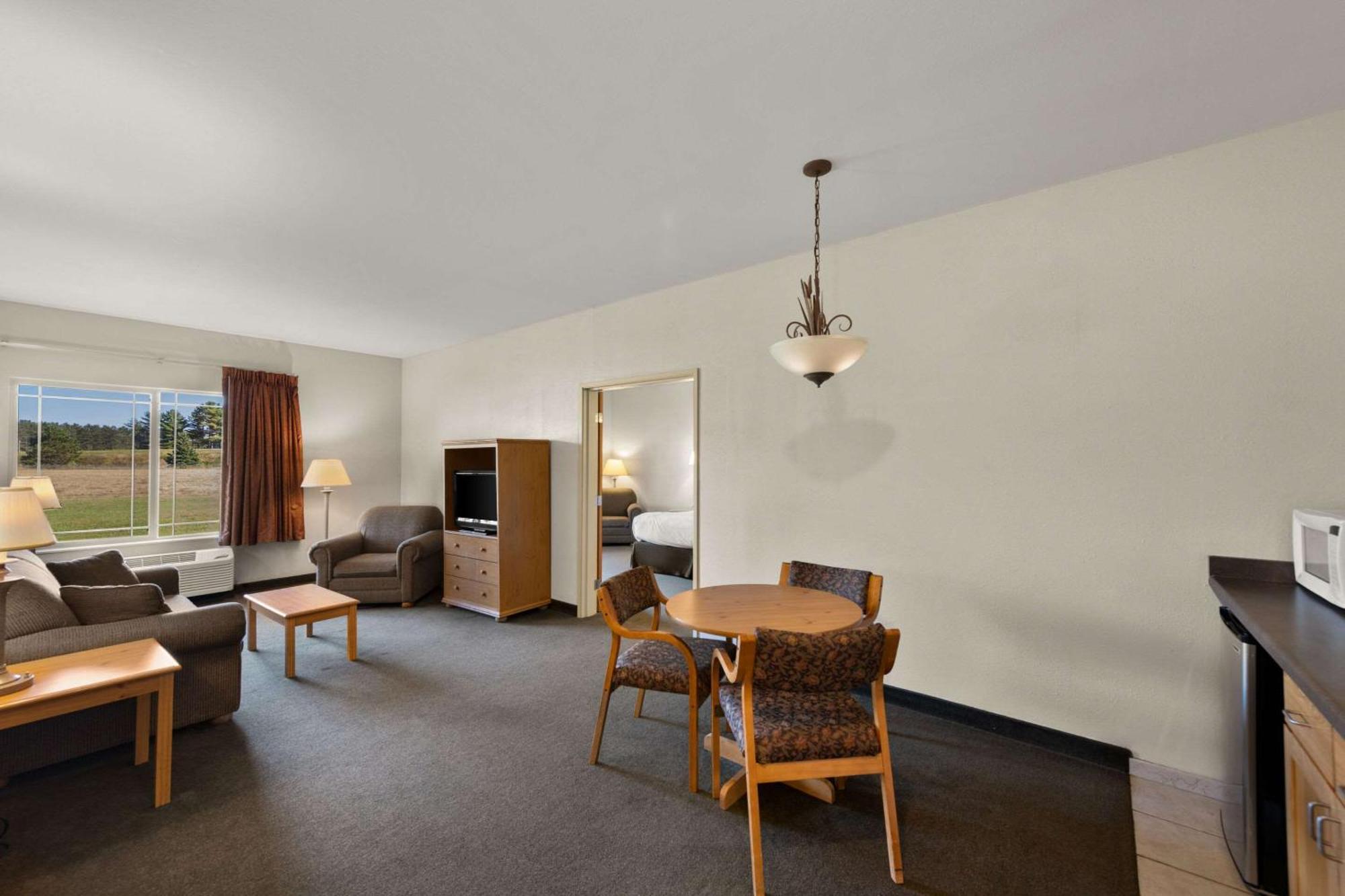 Rodeway Inn & Suites Tomahawk Ngoại thất bức ảnh