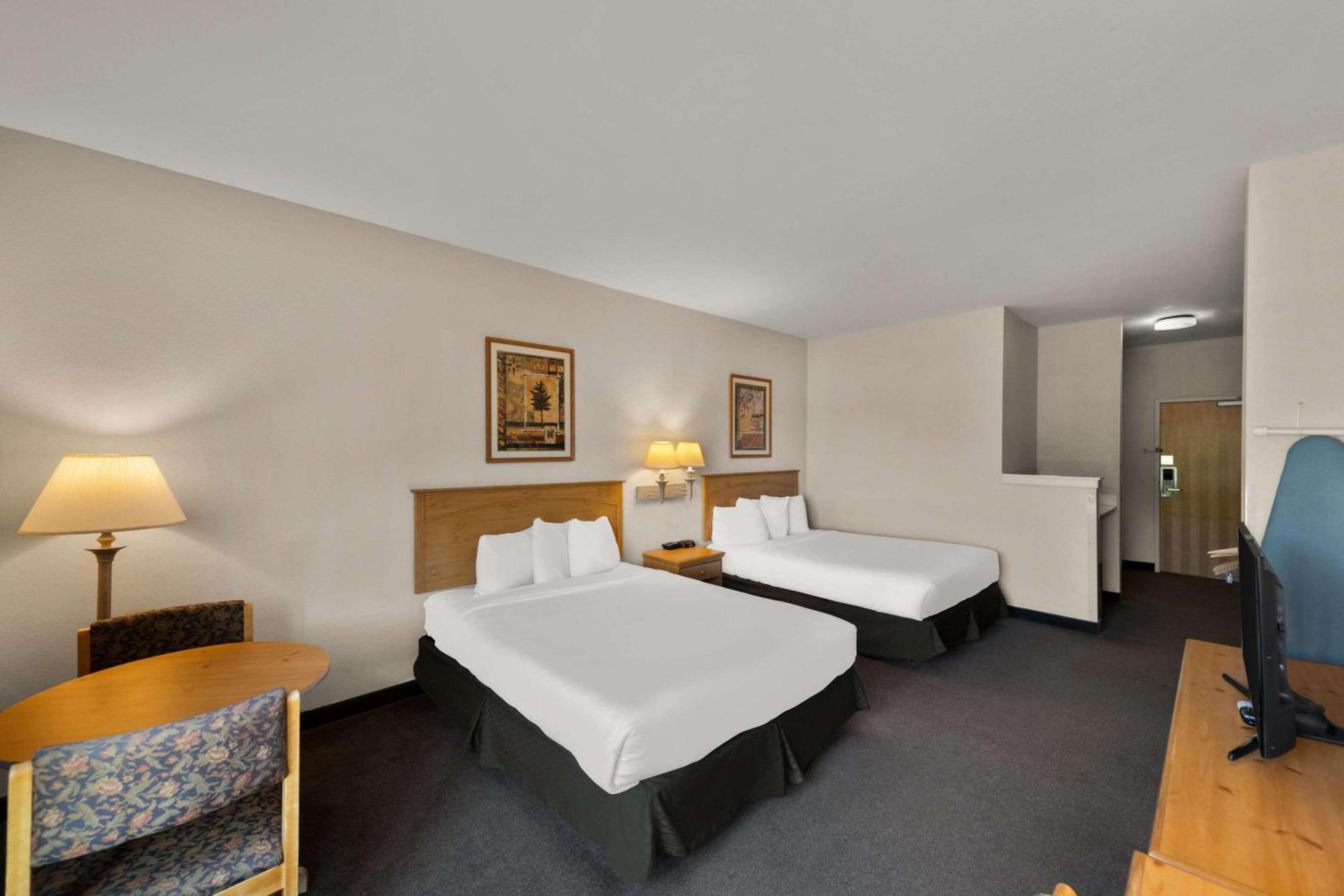 Rodeway Inn & Suites Tomahawk Ngoại thất bức ảnh
