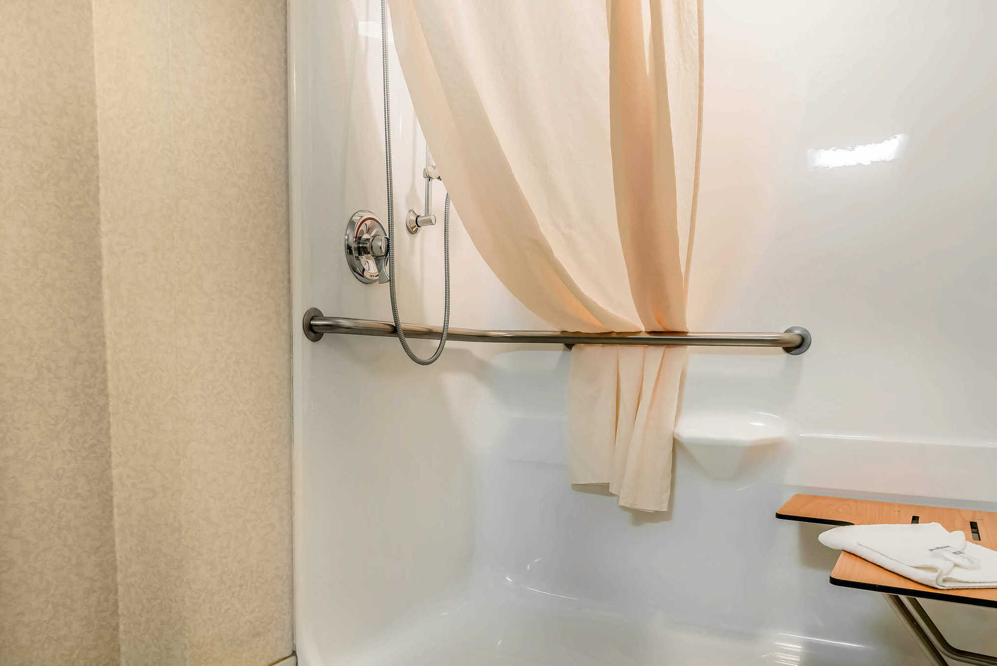 Rodeway Inn & Suites Tomahawk Phòng bức ảnh